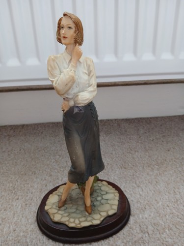 Lady figurine the leonardo - figurine, by