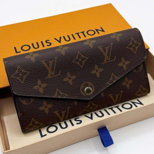 Close unused louis - close, vuitton
