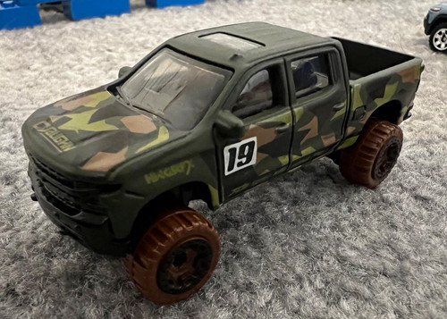Hotwheels chevrolet silverado - hotwheels,