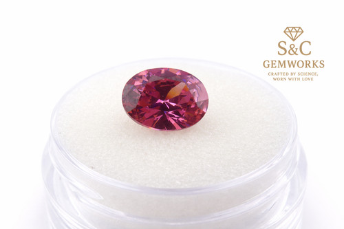 Rhodolite oval cut - oval, cubic