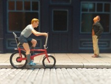 GAUGE OO 1:76 Boy on red