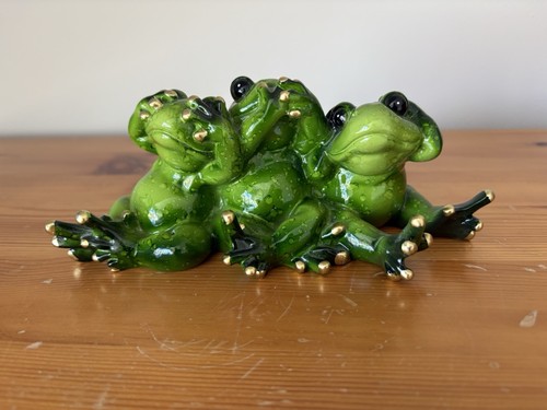 Frog trio resin figurine - trio, see