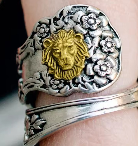 Gold lion flower spoon ring