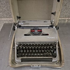 Olympia SM3 DeLuxe Typewriter