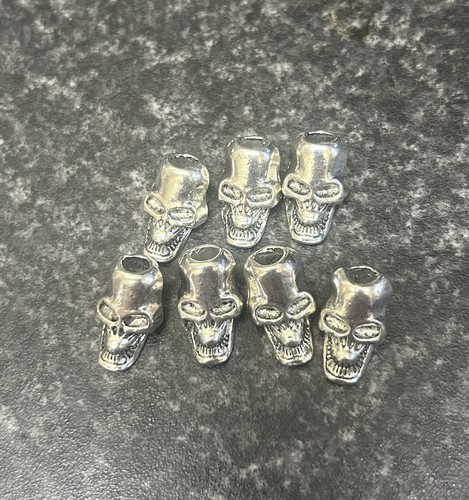 Silver colour skull beard hair - silver,