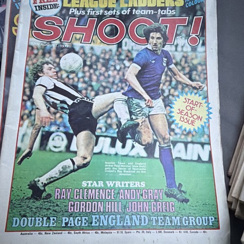 Shoot football magazine - football,