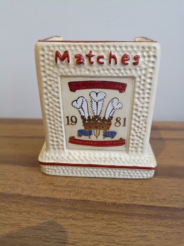 Vintage manor ware match box - manor,