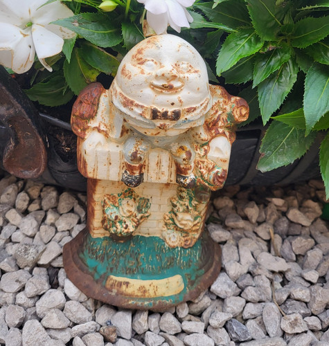 Small cast metal humpty dumpty - small,