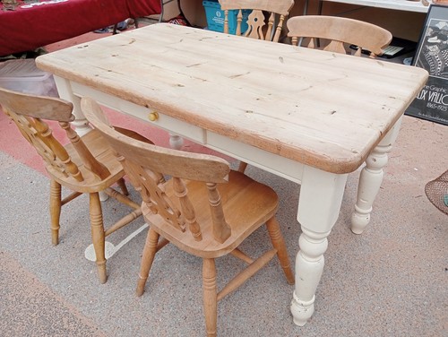 Pine kitchen table - ,