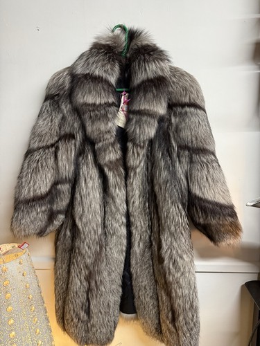 Silver fox stunning fur - silver,