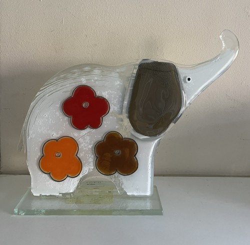 Larger bright daisies elephant - larger,