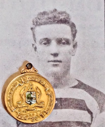 9ct gold football medal - gold,