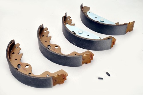 Parking brake shoes - , rear
