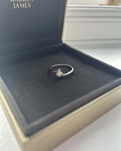 9ct white gold - gold, diamond