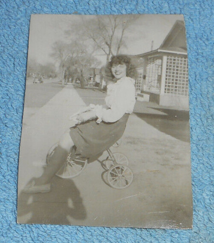 Vintage photo pretty young - vintage,