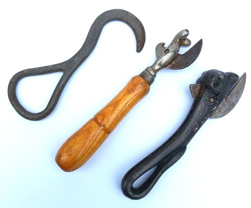 Vintage bully beef - bully, opener