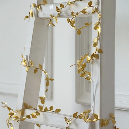Metallic gold feet rose - metallic,