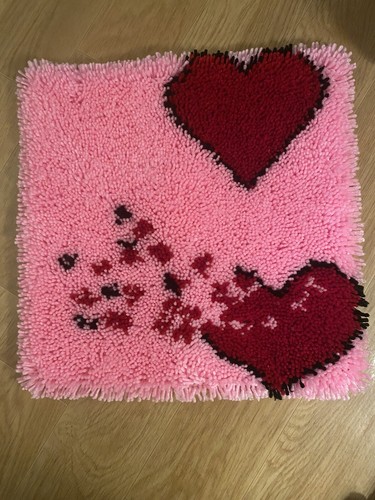 Handcrafted latch hook - handcrafted, cushion
