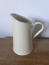 Charming Retro-style Cream