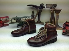 DISTRESSED BROWN RAICHLE