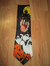 Halloween vintage black neck