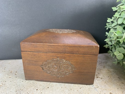 Hinged walnut trinket box - walnut,