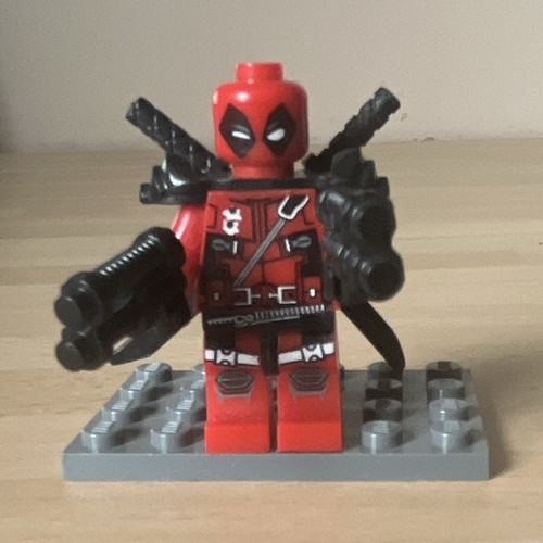 Lego deadpool plastic - lego,
