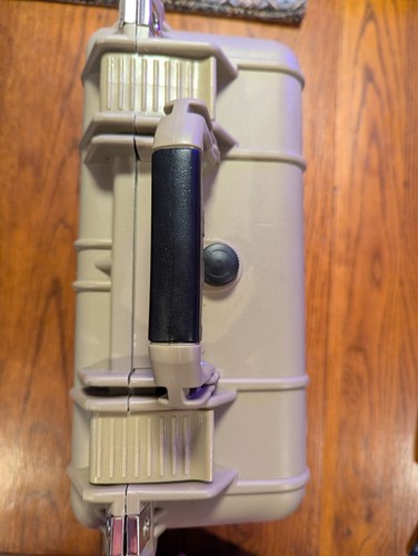 Waterproof lockable protector - lockable,