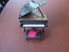 Lori Dolls small Piano works