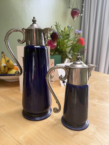 Pair wade falstaff jugs - of,