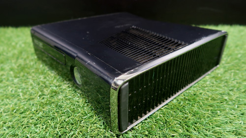 Xbox 360 slim - slim, only