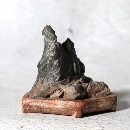 Japanese suiseki viewing - suiseki,