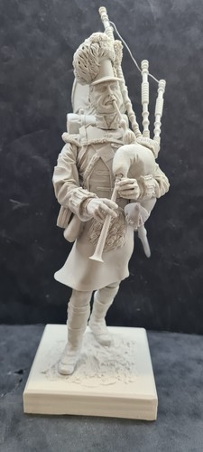 Scottish highlander piper full - scottish,