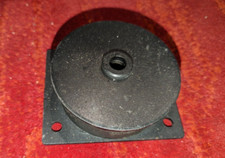 Upper engine mounting for