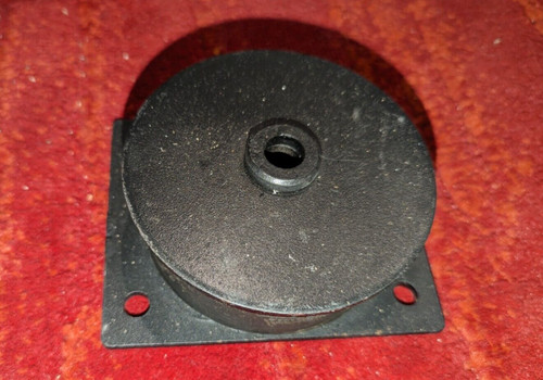 Upper engine mounting for