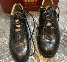 Mens traditional size 8 Black