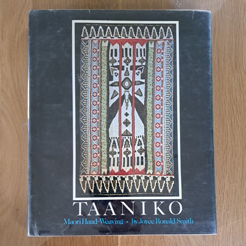 Taaniko maori hand - taaniko,