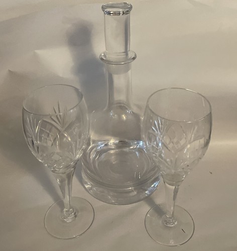 Glass liquer decanter