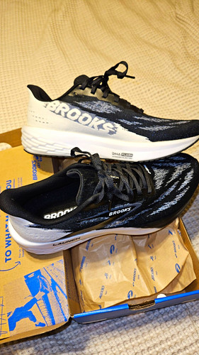 Brooks launch men running - brooks,