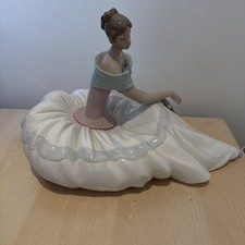 Nao by Lladro Porcelain Large Ballerina Sitting on Floor 1266 in Excellent Cond.