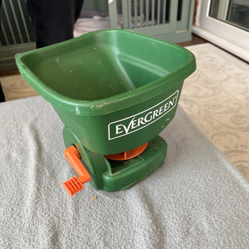 Grass seed spreader salt - /,