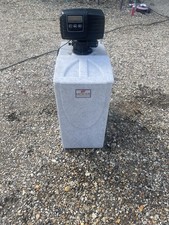 Pentair Fleck 5600 water softener with cover