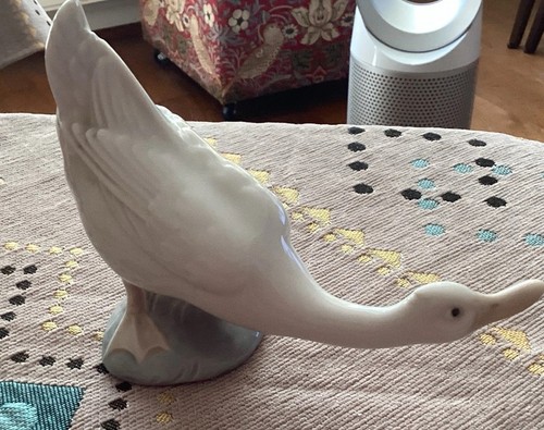 Goose porcelain figure - figure, nao
