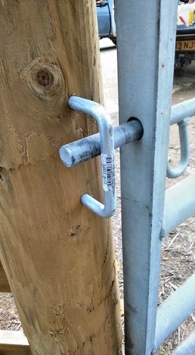 Gate staple gate latch drive