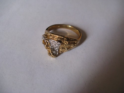 9ct gold saddle ring - gold, cz
