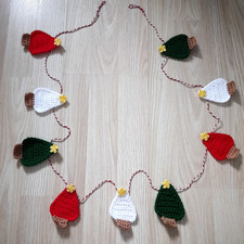 HANDMADE CROCHET SMALL CHRISTMAS TREE BUNTING DECORATION (1 METRE APPROX)
