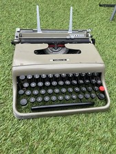 Olivetti Lettera 22 Portable