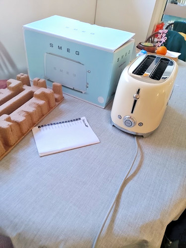 Smeg slice toaster - toaster, cream