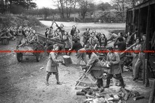 F007701 Land Girls of Timber