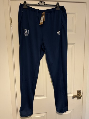 Bnwt umbro burnley football - umbro,